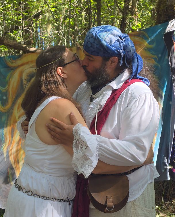 A kiss by the mural