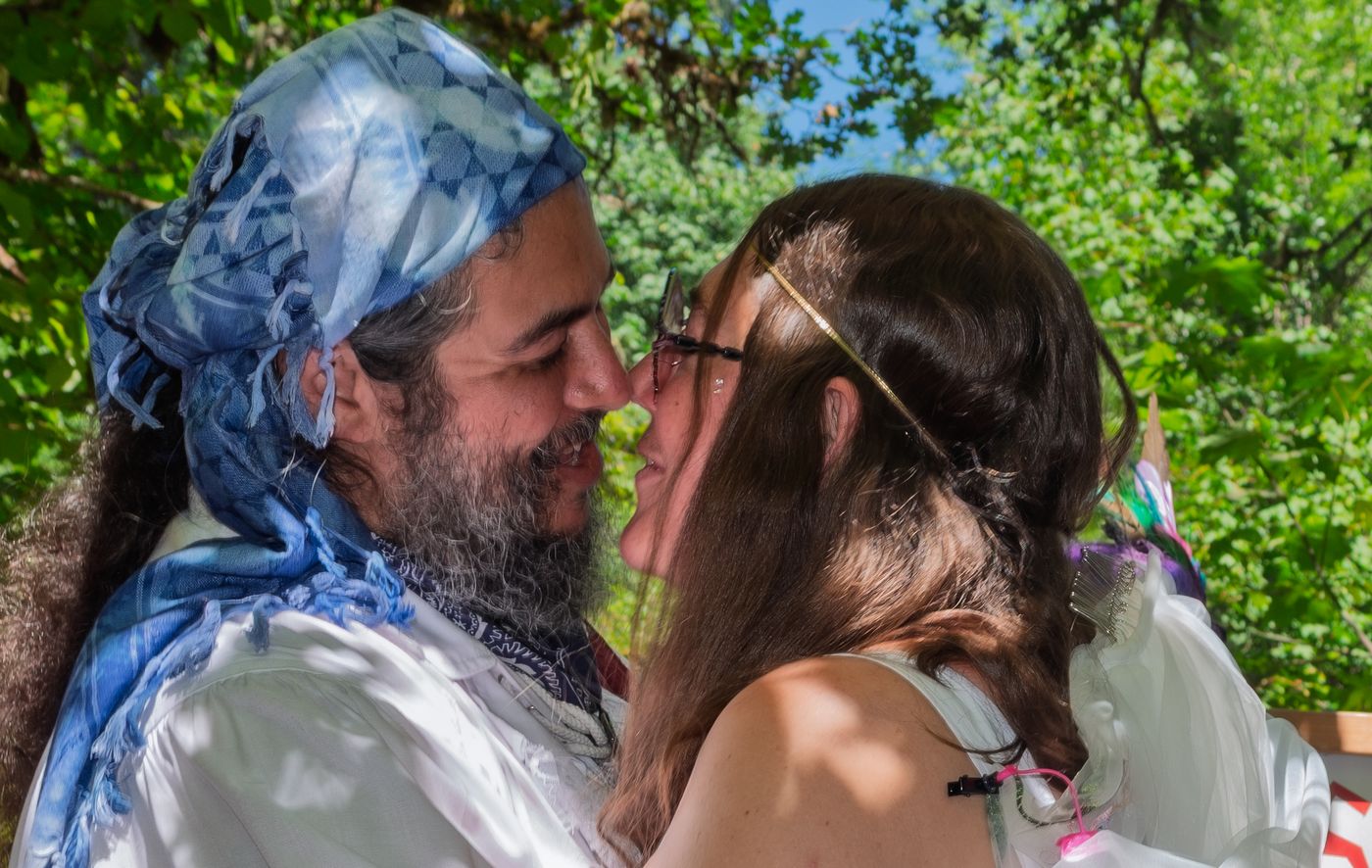 A kiss to seal the vows